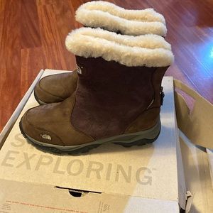 Snow boots. Size 8 Northface brand